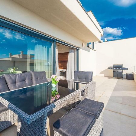 Luxury Penthouse Apartment Mandre Luaran gambar