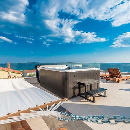 Luxury Penthouse Apartment Mandre Luaran gambar
