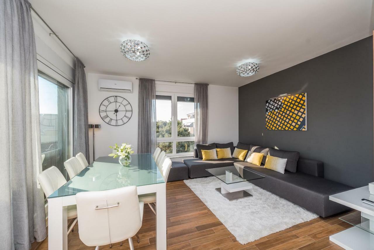 Luxury Penthouse Apartment Mandre Luaran gambar